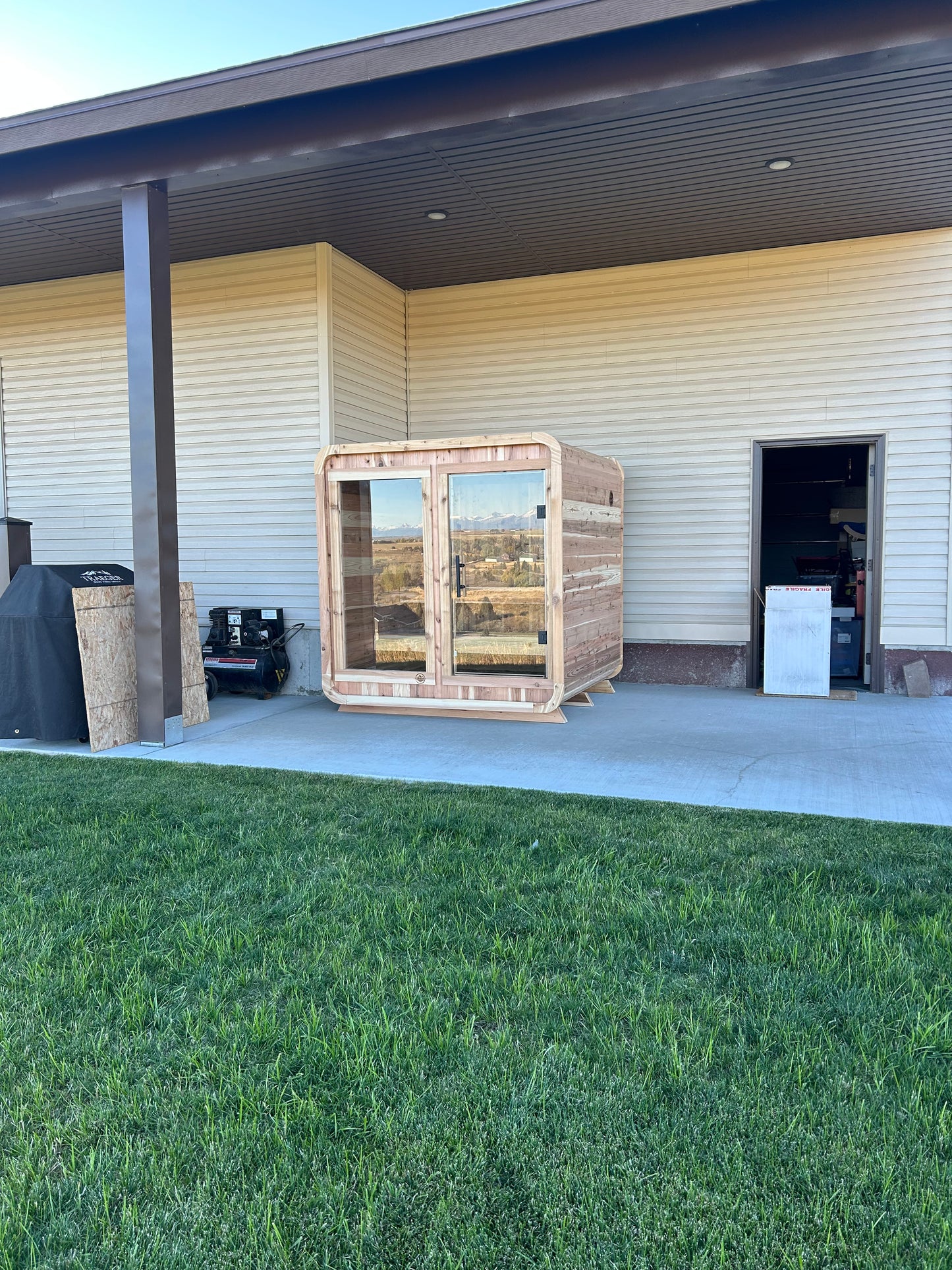 The Blazin Cube Sauna (6 person)